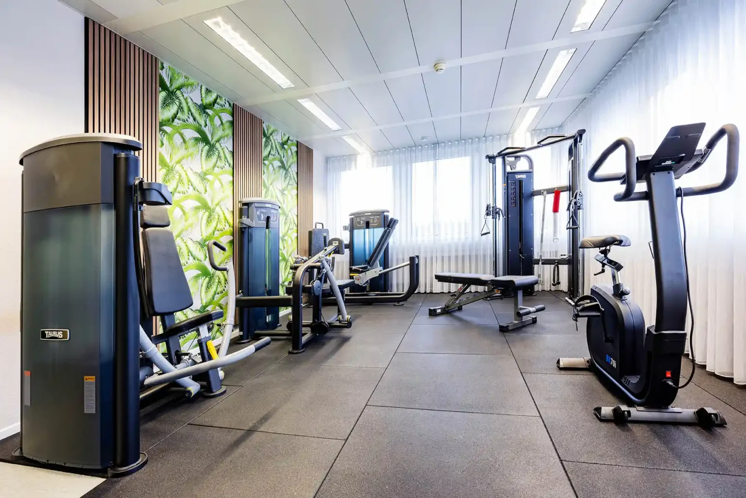 Trainingsraum PhysioFit Kauz Dübendorf – Fitness und Physiotherapie unter einem Dach