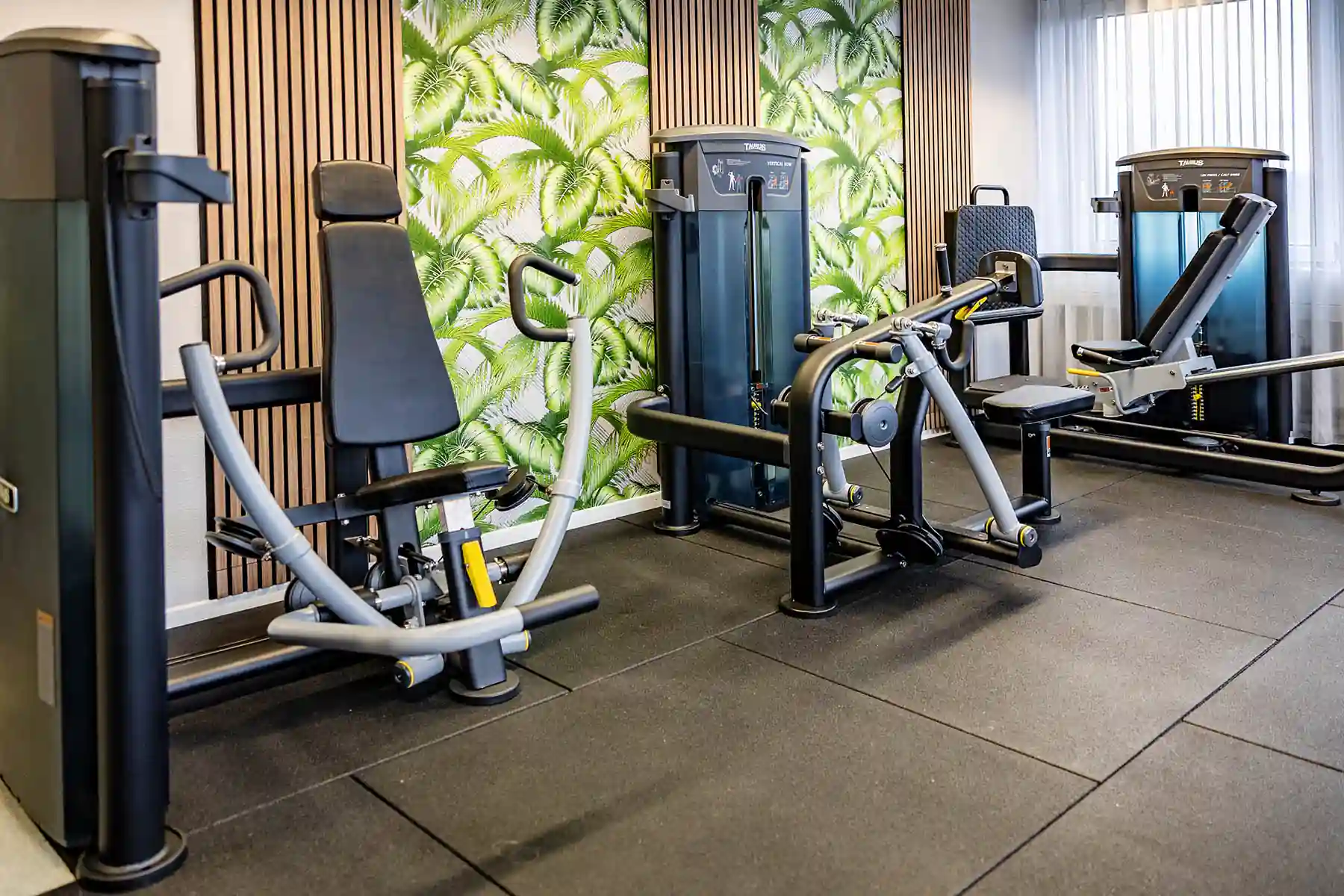 Medizinische Trainingstherapie MTT bei PhysioFit Kauz Dübendorf – aktives Gerätetraining unter therapeutischer Aufsicht